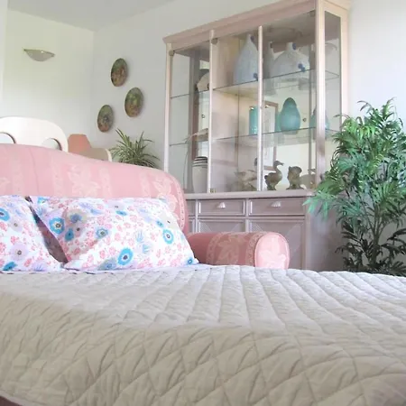 With One Bedroom In With Wonderful Sea View Shared Pool Furnished Garden 100 M From The Beach Apartamento *