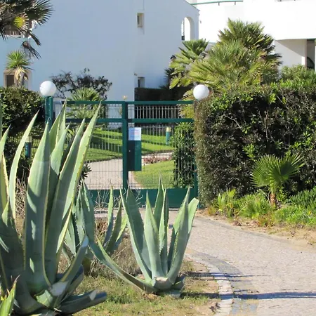 With One Bedroom In With Wonderful Sea View Shared Pool Furnished Garden 100 M From The Beach Apartment Armacao de Pera